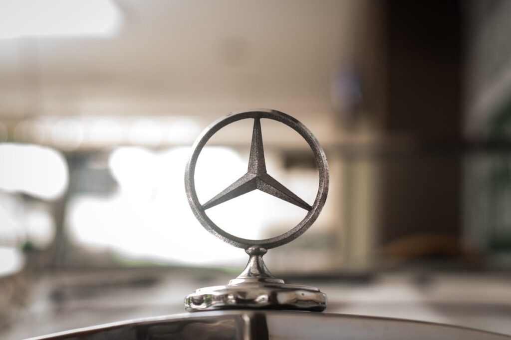 Mercedes-Benz and Visa Launch In-Car Payments in Germany