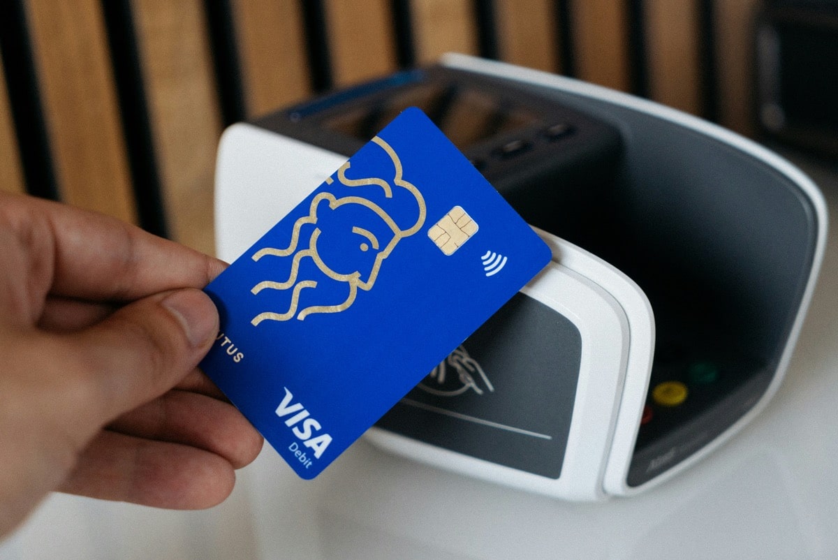 Does Payment Card Co-Branding Influence Retail Decisions